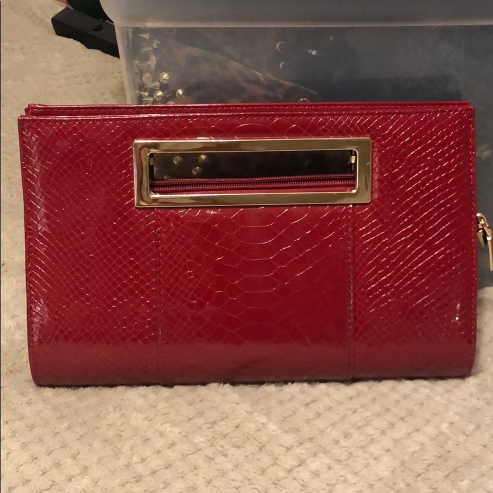Red gator clutch